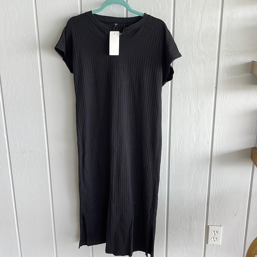 Uniqlo Ribbed Spilt Neck Short Sleeve Long Dress